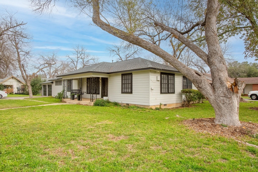 803 Peach St - Photo 2