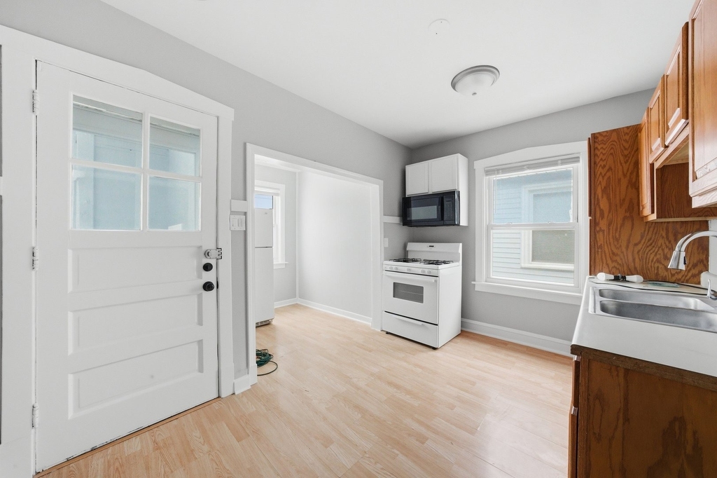 5301 W Winona Street - Photo 4