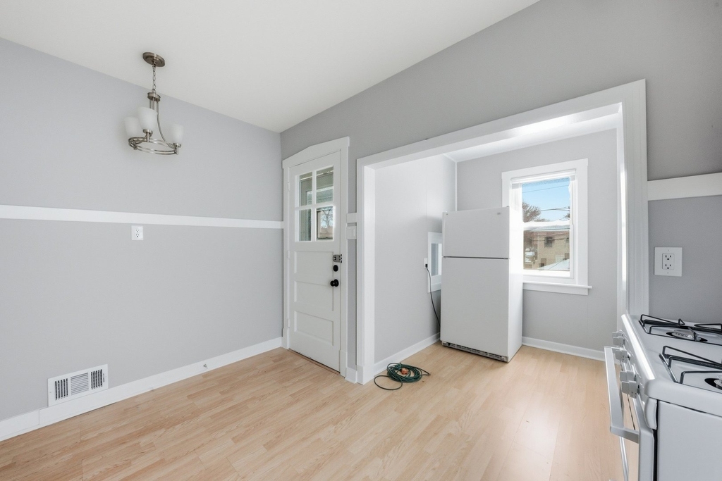5301 W Winona Street - Photo 3