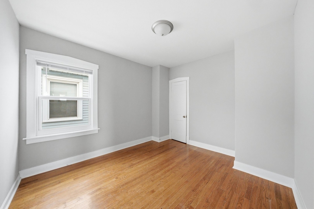 5301 W Winona Street - Photo 5