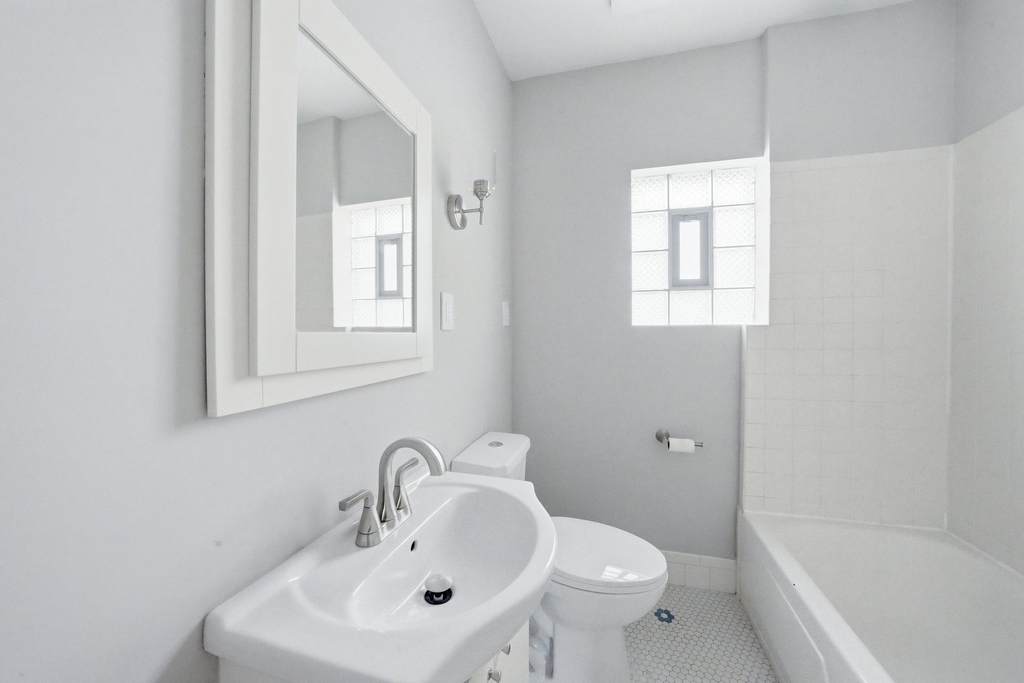 5301 W Winona Street - Photo 7