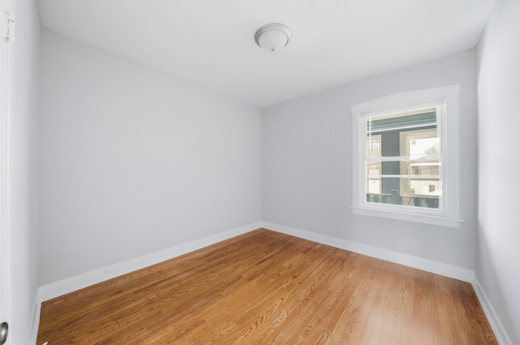5301 W Winona Street - Photo 6