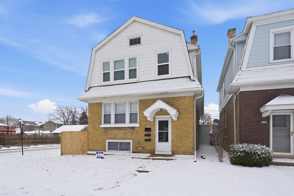 5301 W Winona Street - Photo 0