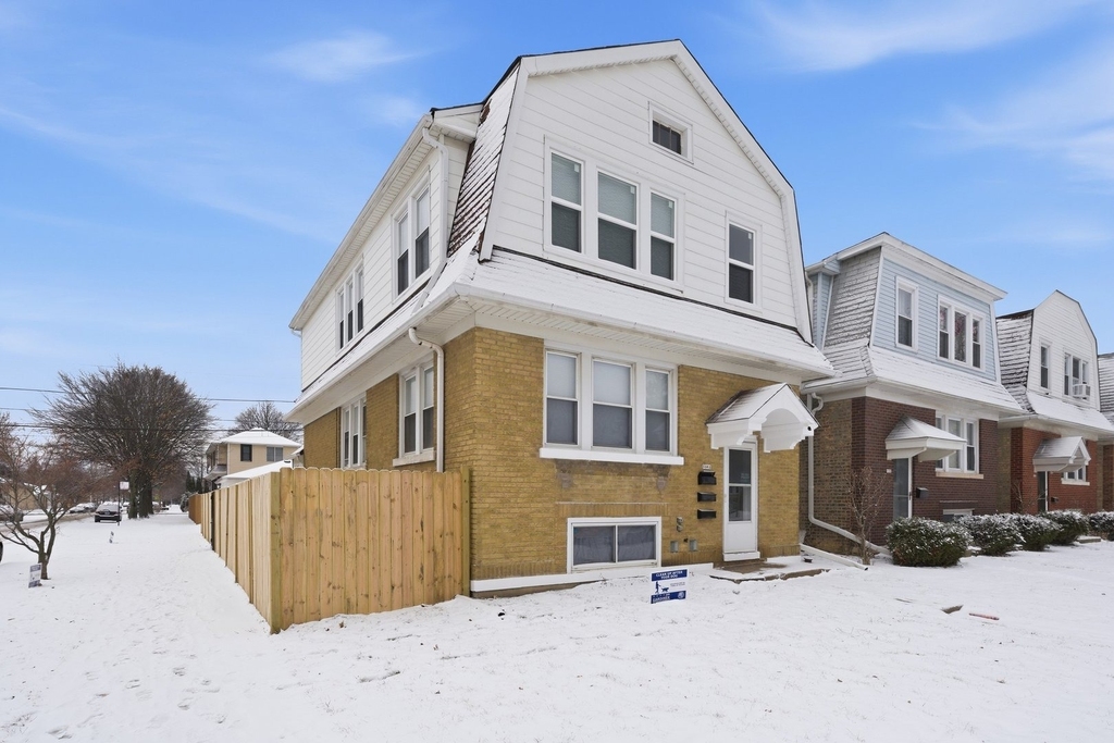 5301 W Winona Street - Photo 9