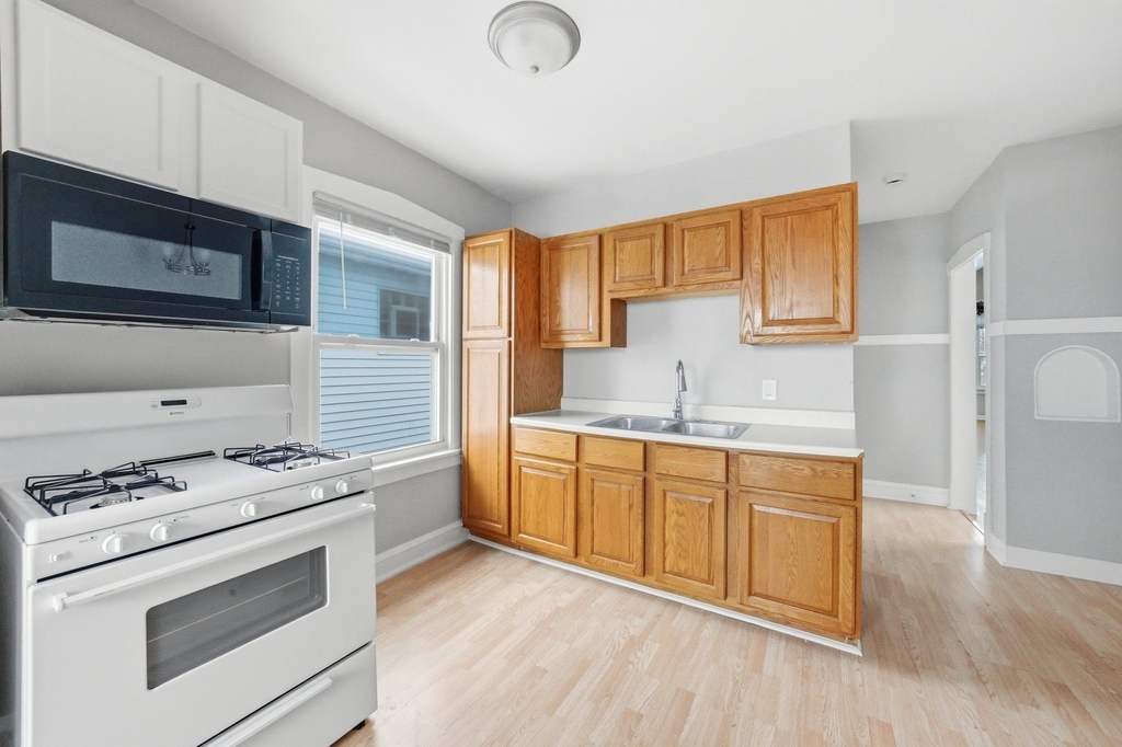 5301 W Winona Street - Photo 2