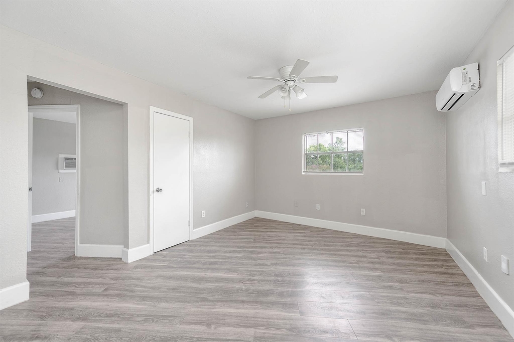 1711 Fourcade Street - Photo 2