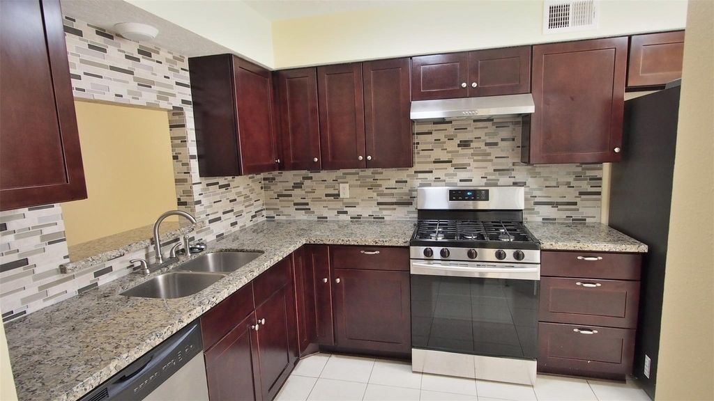 15312 Gorham Dr - Photo 6