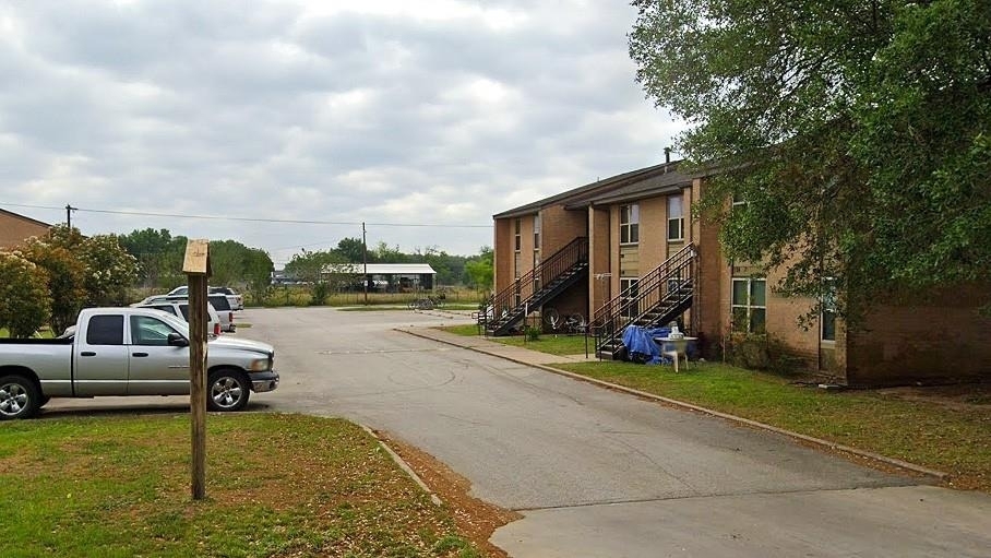 324 Webb Street - Photo 2