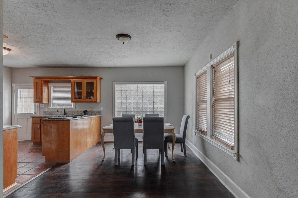 2410 Cleburne Street - Photo 10