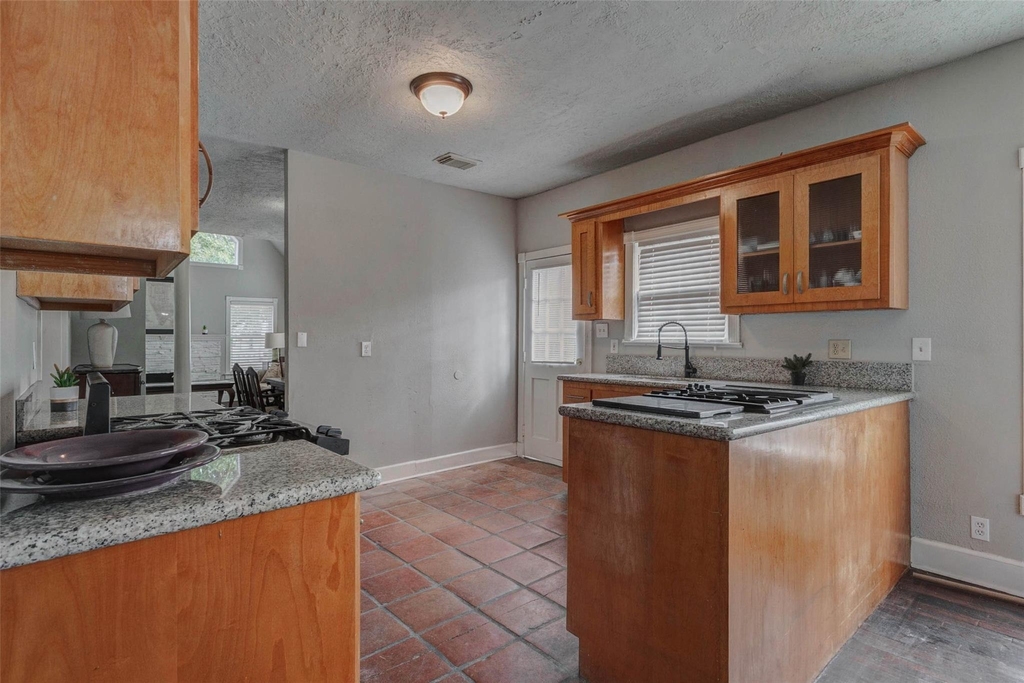 2410 Cleburne Street - Photo 23