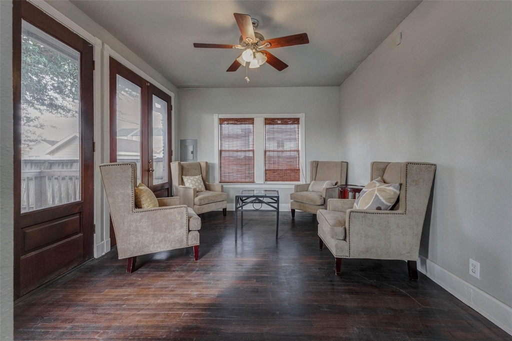 2410 Cleburne Street - Photo 8
