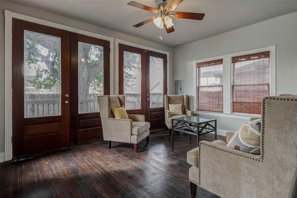 2410 Cleburne Street - Photo 7