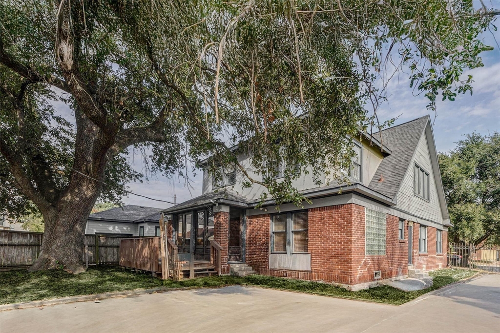 2410 Cleburne Street - Photo 4