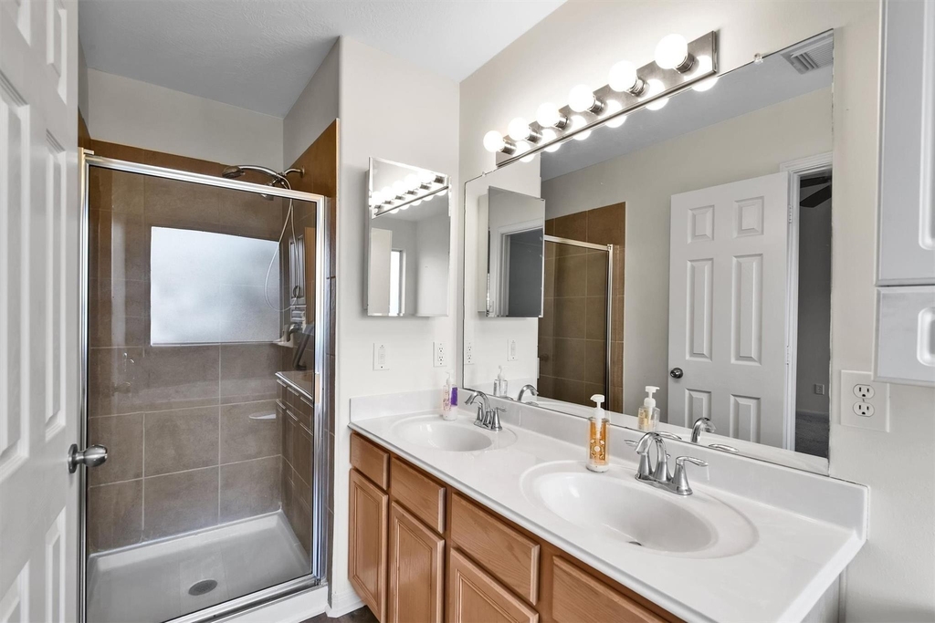 4034 Falvel Shadow Creek Drive - Photo 5