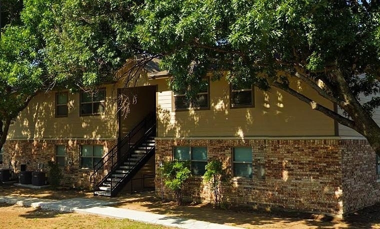 401 Shady Shores Rd - Photo 1