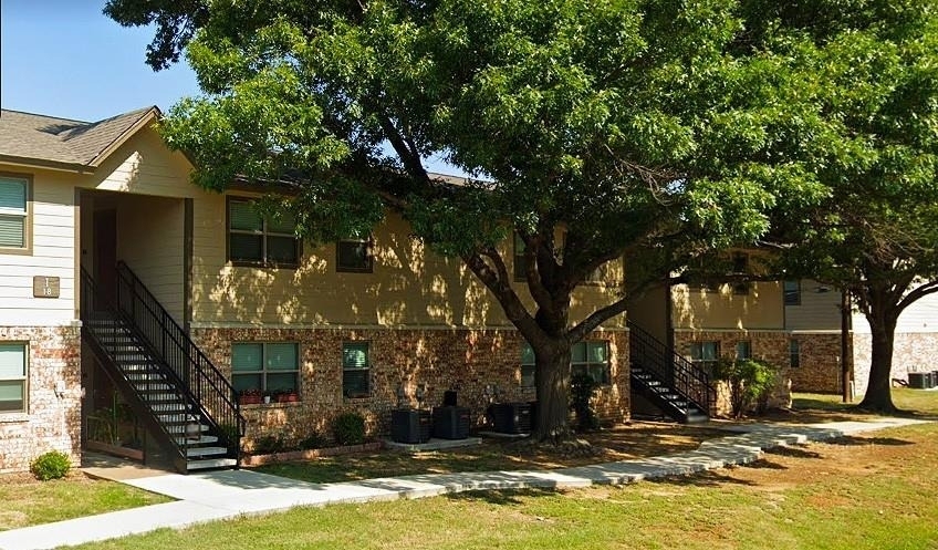 401 Shady Shores Rd - Photo 2