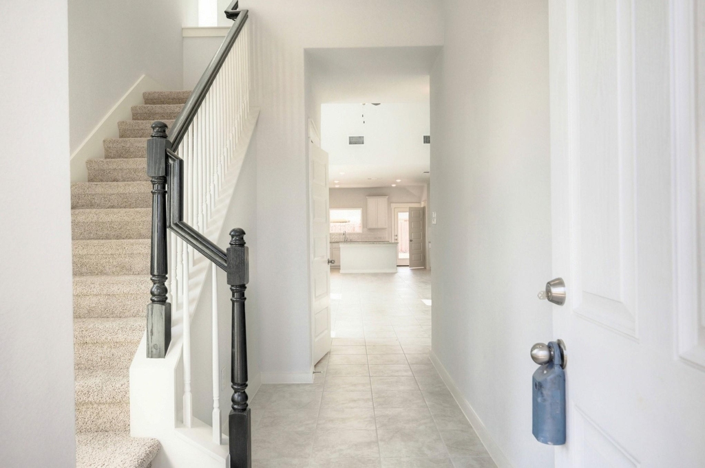 21251 Shore Bluff Drive - Photo 2