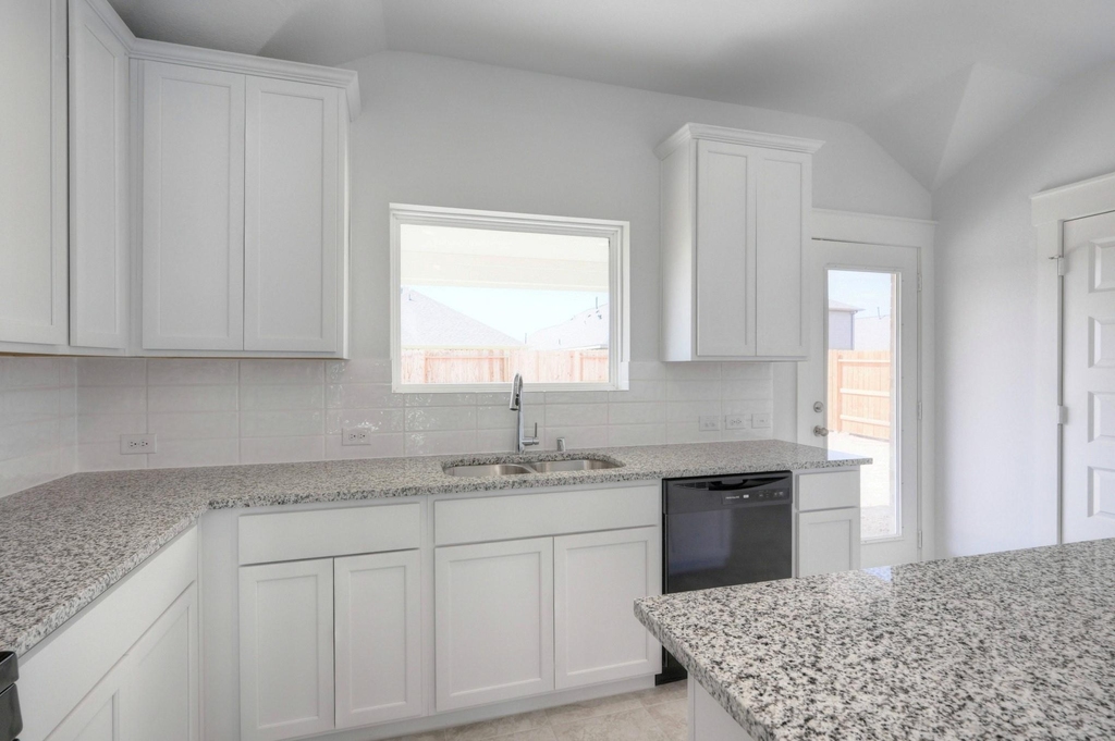 21251 Shore Bluff Drive - Photo 11