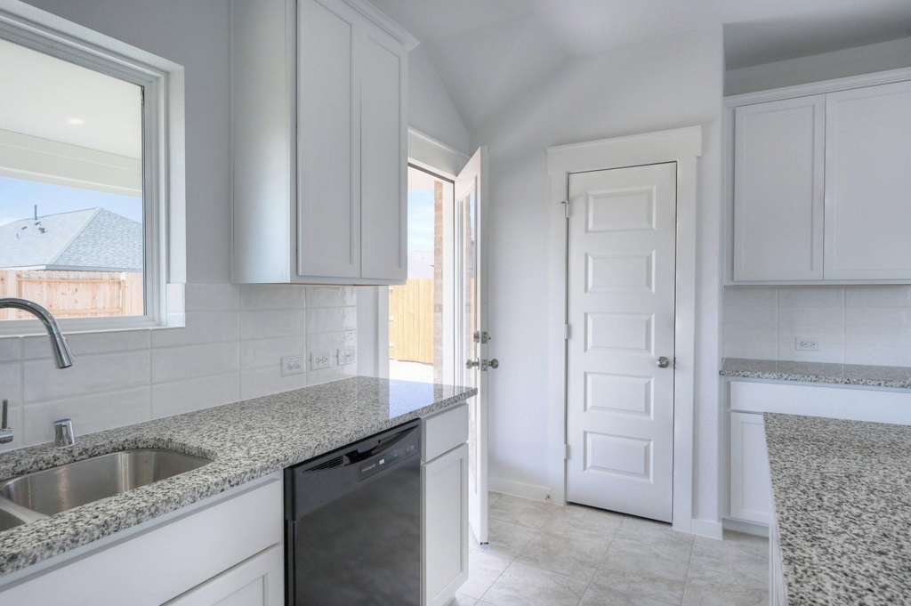 21251 Shore Bluff Drive - Photo 13