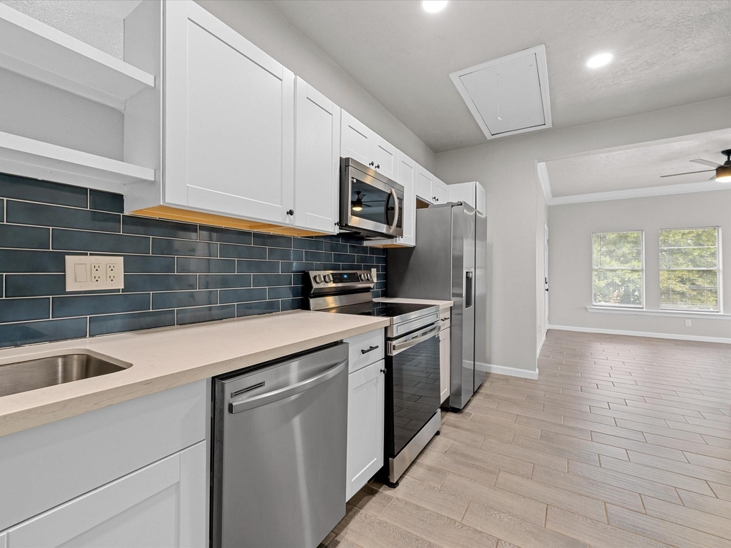 1119 Waugh Drive - Photo 19