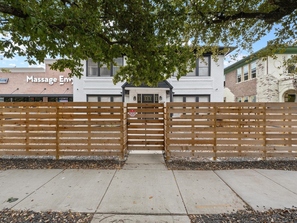 1119 Waugh Drive - Photo 3
