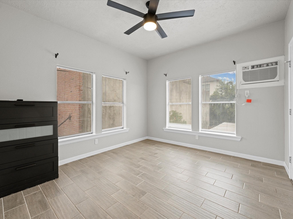1119 Waugh Drive - Photo 20