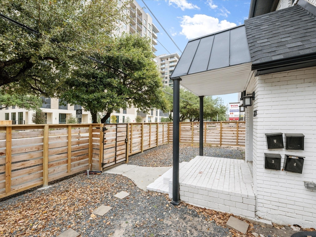 1119 Waugh Drive - Photo 9