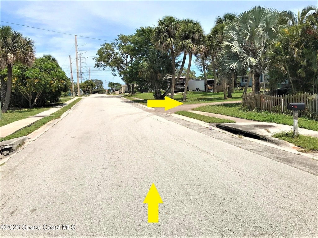 1981 Guava Avenue - Photo 18
