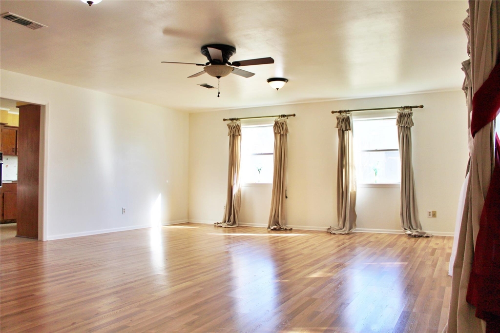 218 Smith Street - Photo 2