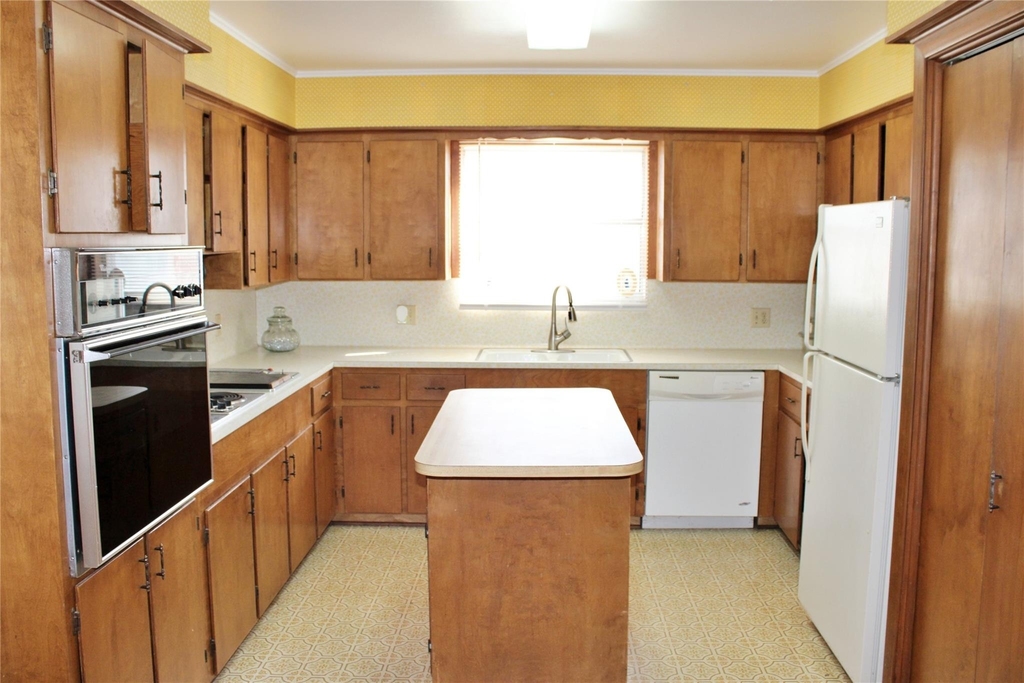 218 Smith Street - Photo 9