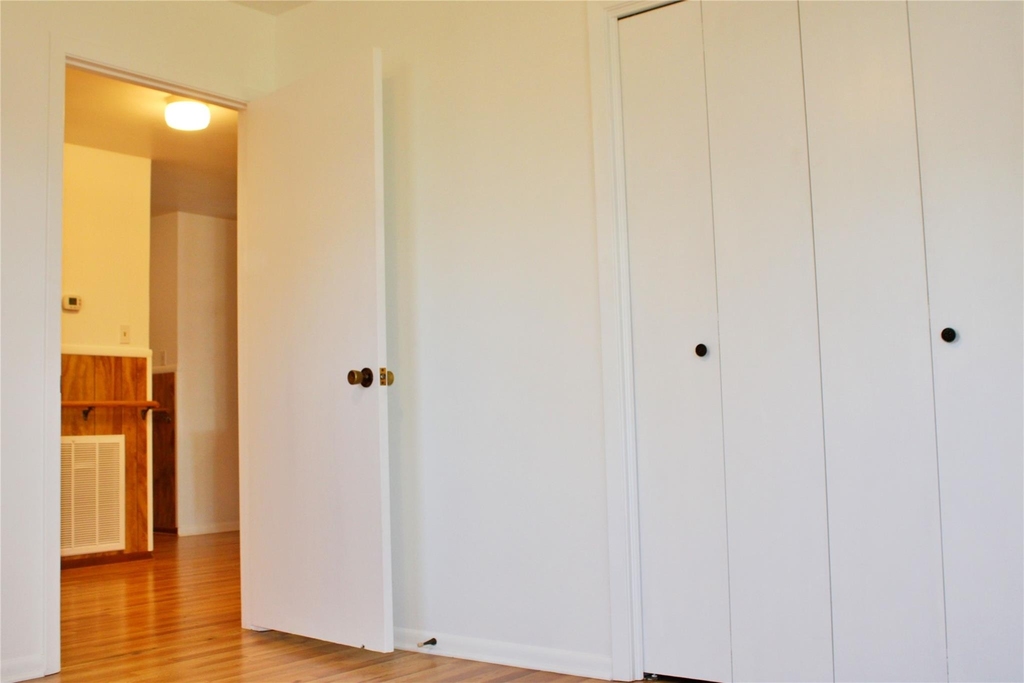 218 Smith Street - Photo 17
