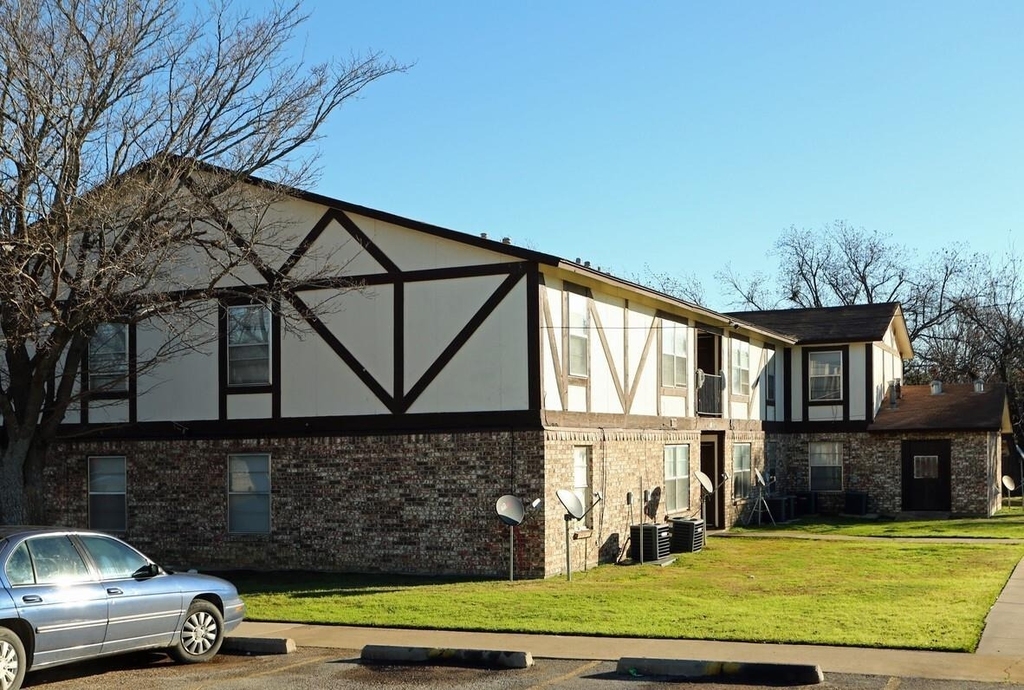 101 Pecan Street - Photo 0