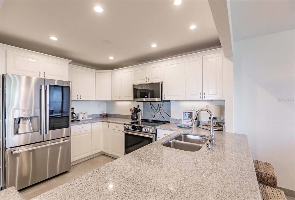 1125 W Peppertree Drive - Photo 6