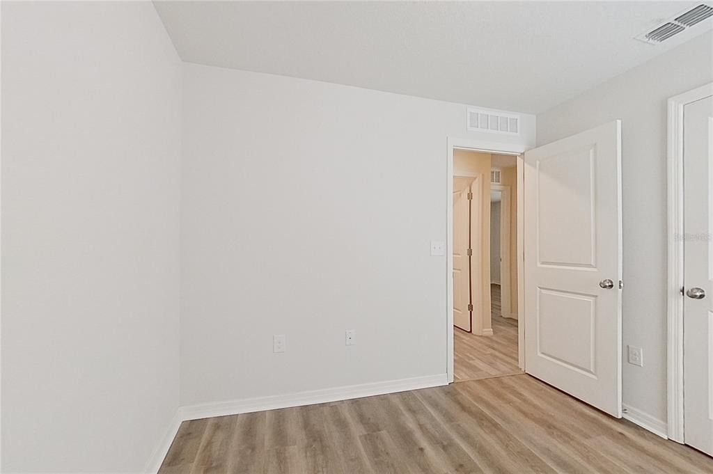 27008 Anthony Avenue - Photo 9