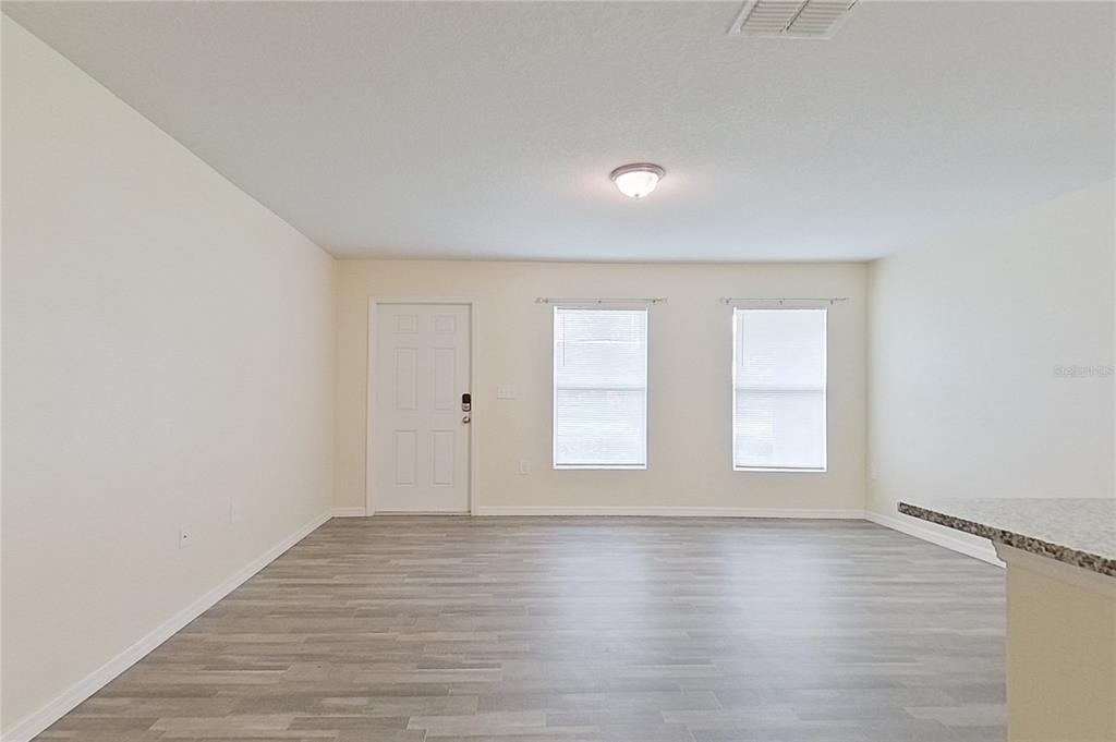27008 Anthony Avenue - Photo 4