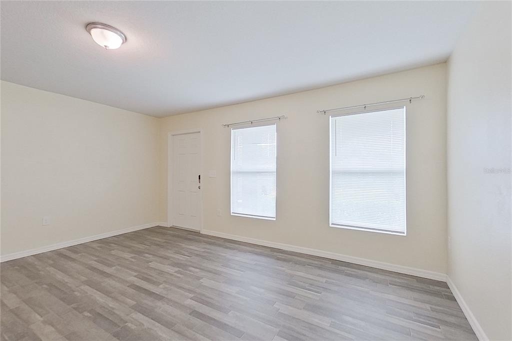 27008 Anthony Avenue - Photo 3