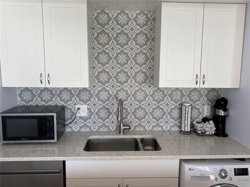 3121 Longmeadow - Photo 9