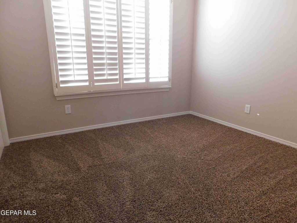 10021 Railroad Drive - Photo 15