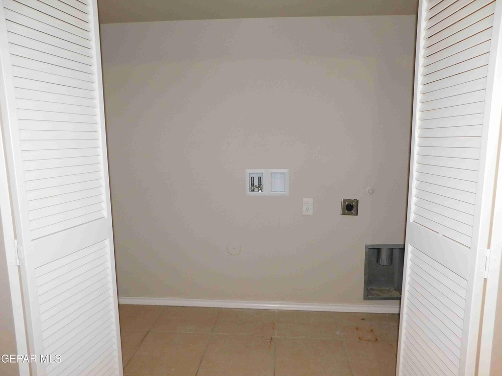 10021 Railroad Drive - Photo 5
