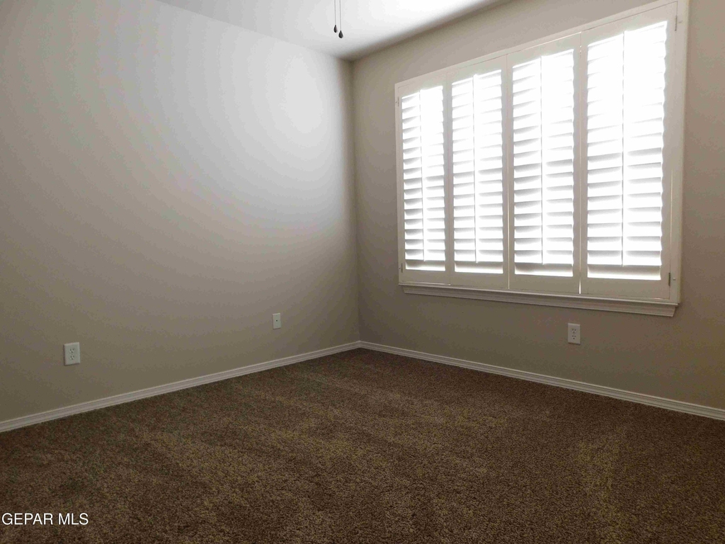 10021 Railroad Drive - Photo 17