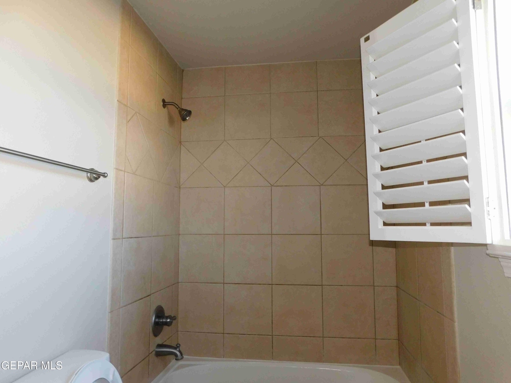 10021 Railroad Drive - Photo 21