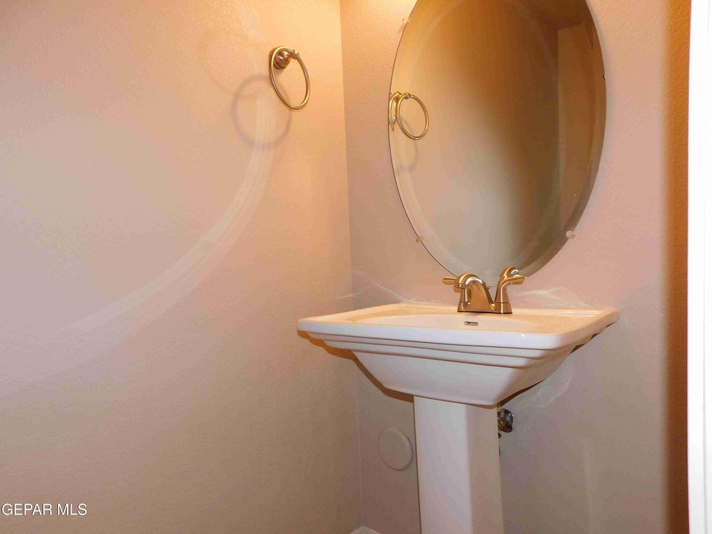 10021 Railroad Drive - Photo 12