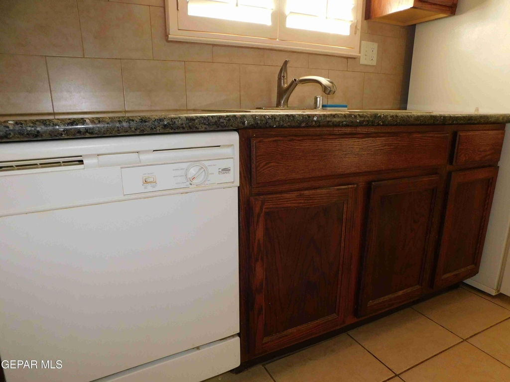 10021 Railroad Drive - Photo 8