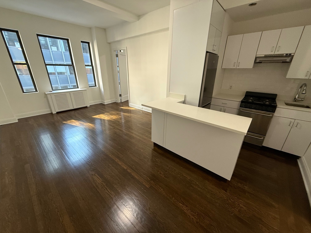 East 46th Street - Photo 0