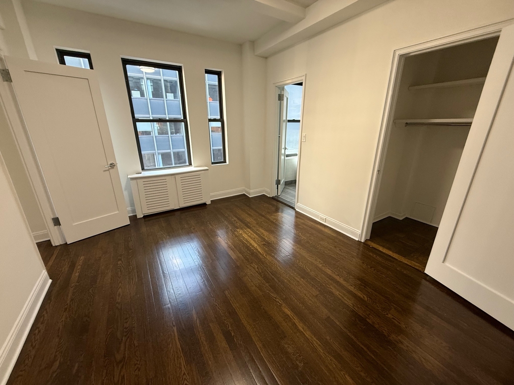 East 46th Street - Photo 5