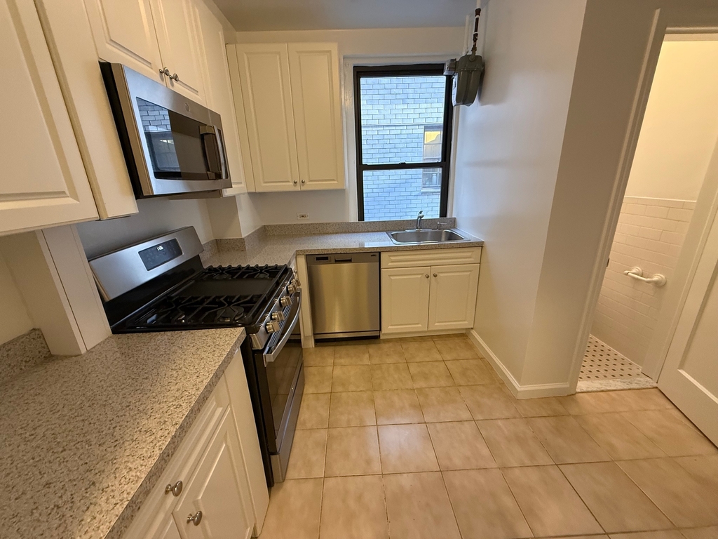55 West 55th Street - Photo 2