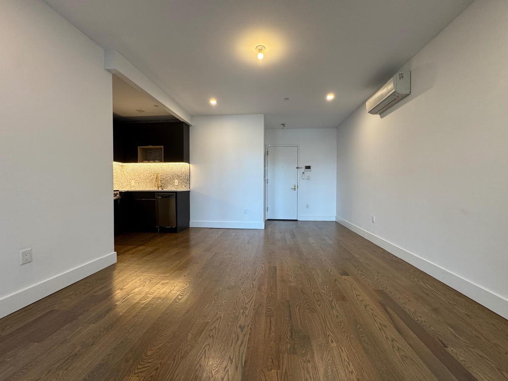 244 Hawthorne Street - Photo 4