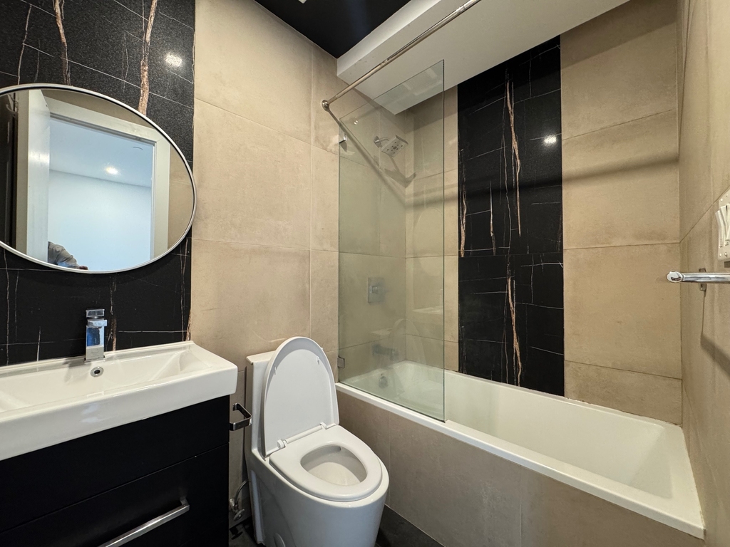 244 Hawthorne Street - Photo 3