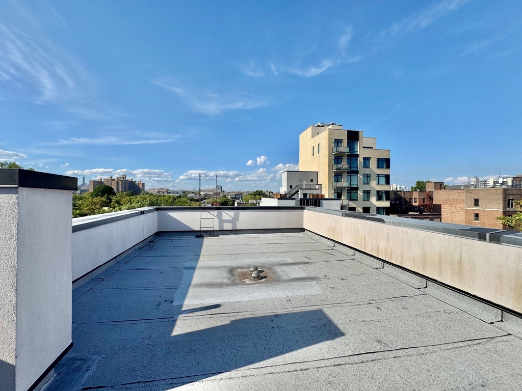 244 Hawthorne Street - Photo 5