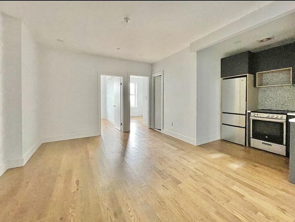 244 Hawthorne Street - Photo 5